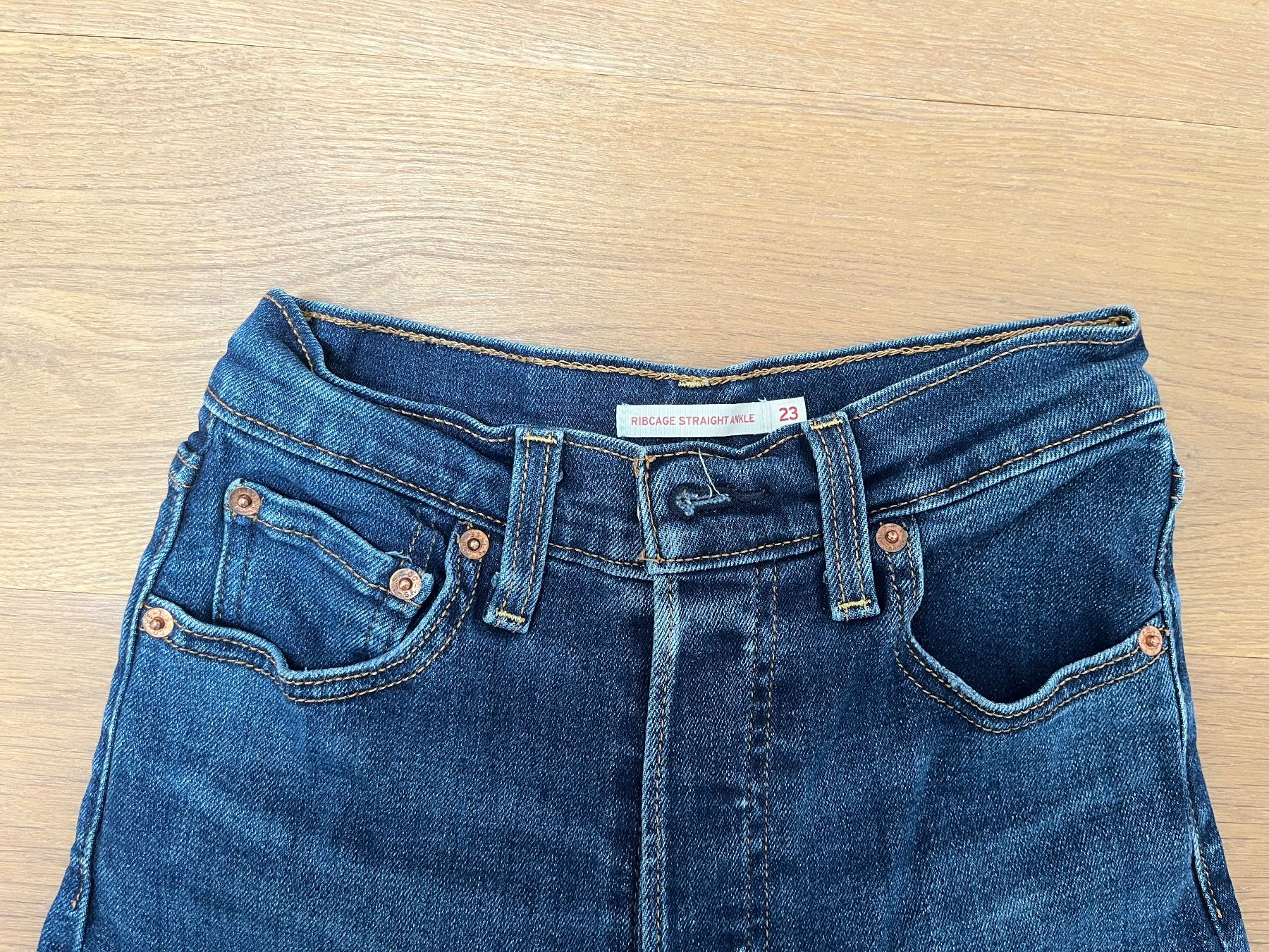 Levi's Jeans: Levi's Jeans, Ribcage Straight Ankle – Usato da Niederuzwil venduto da JenniferH02 2