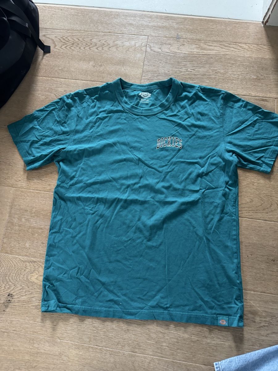 Dickies T-shirt: Dickies Tee, Medium, Green - Perfect for Summer! – Usato da Baar venduto da Julemmen