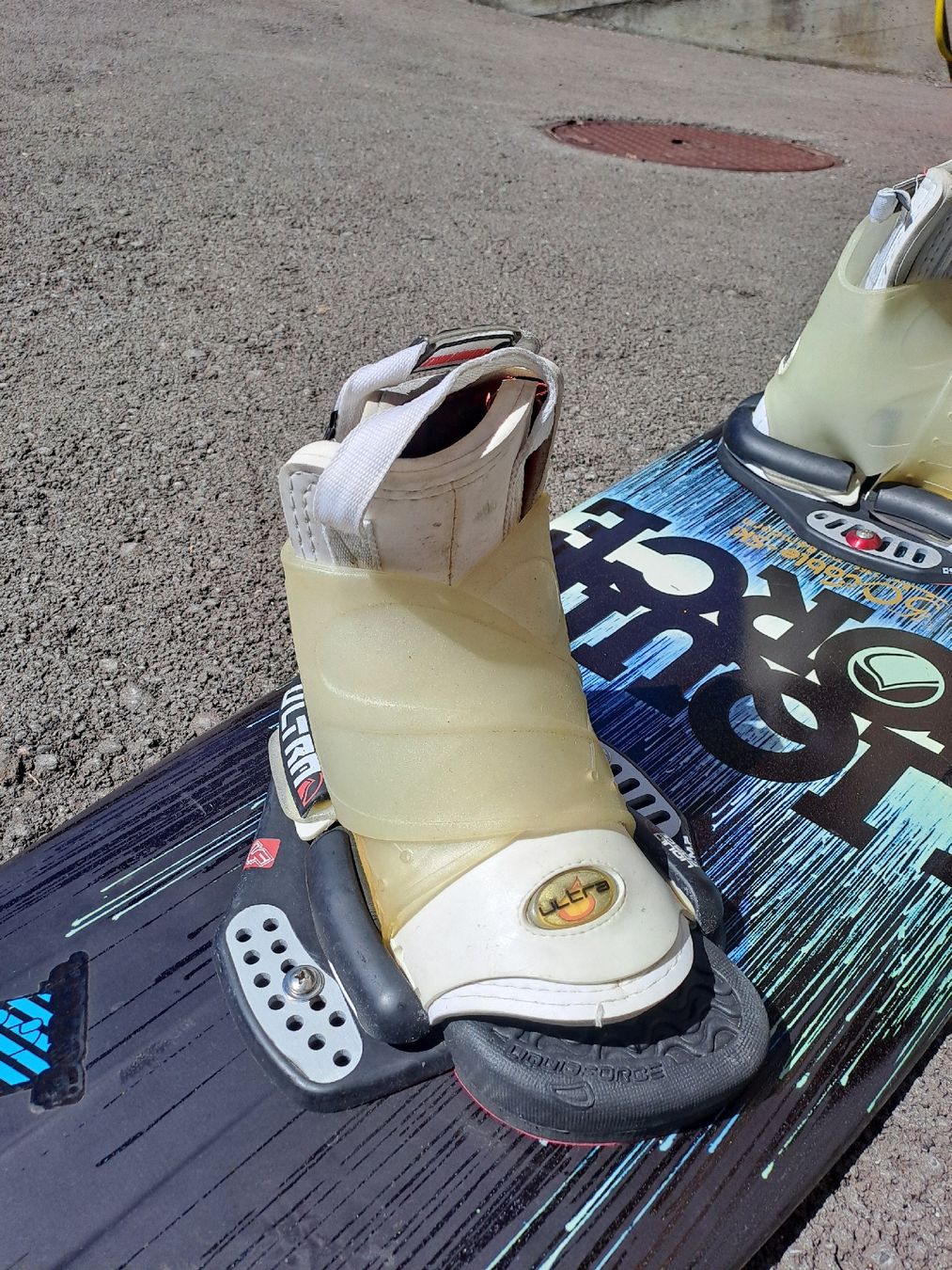 Tavole da surf e di nuoto: Altes Wakeboard für Kinder – Difettoso da Meinisberg venduto da estahawai 2
