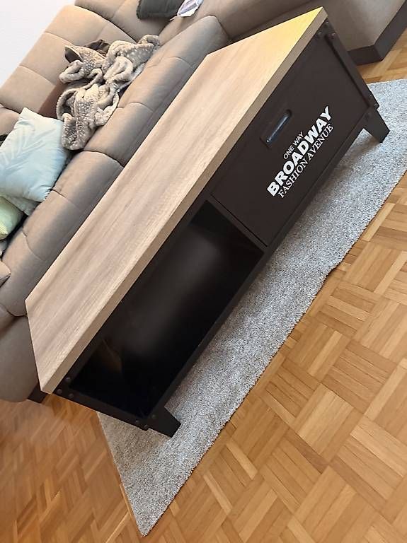 Tische: Wohnzimmertisch – Gebraucht aus Kloten von meg_j2xn