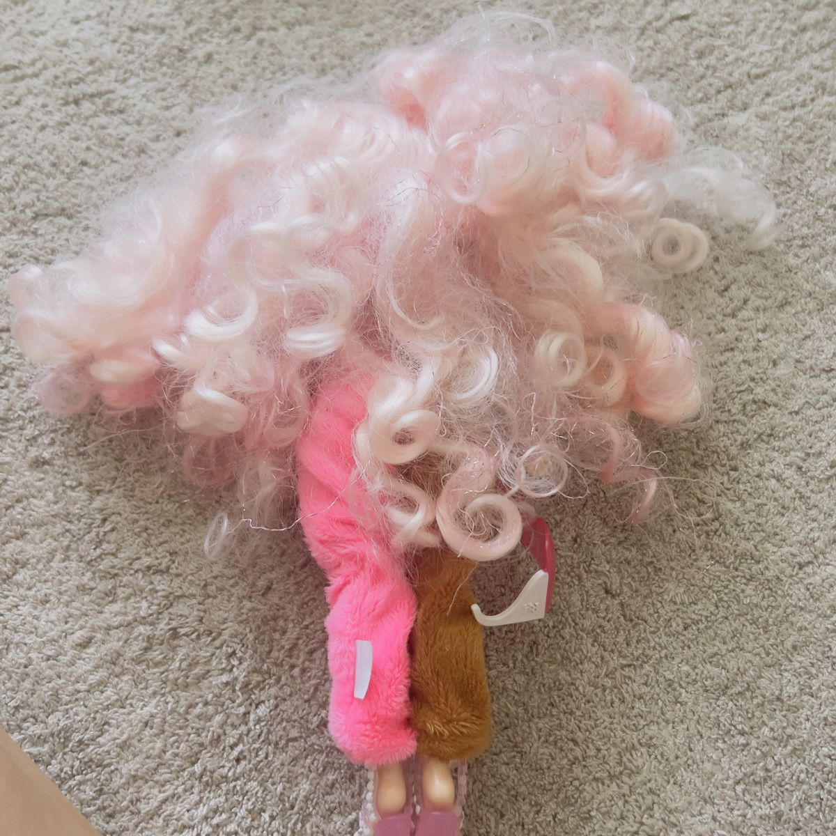 Bambole: Puppe mit langen rosa Locken und Kleidung – Usato da Meggen venduto da mar_7r7m 2