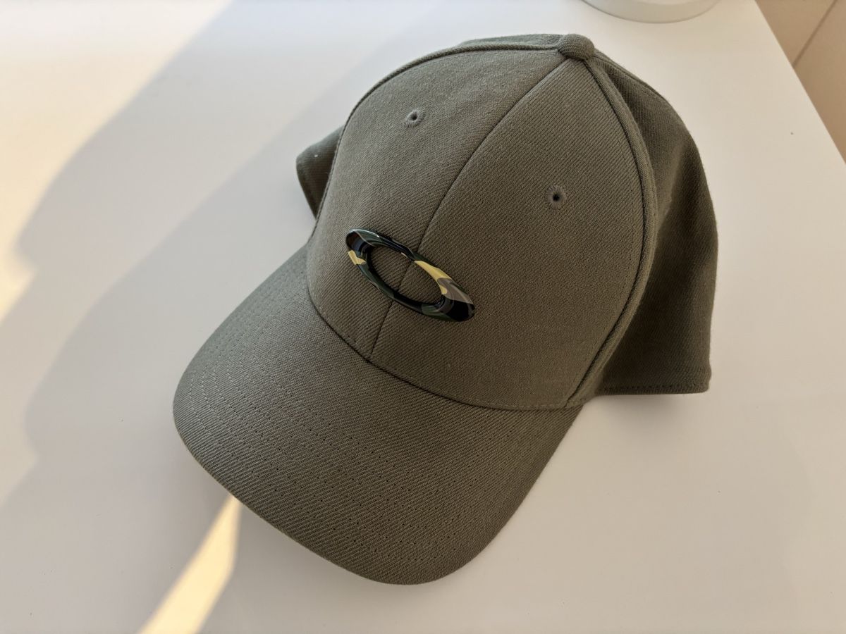 Copricapi, berretti & cappellini: Oakley Tincan Cap S/M – Nuovo (secondo la descrizione) da Lausen venduto da ole1993