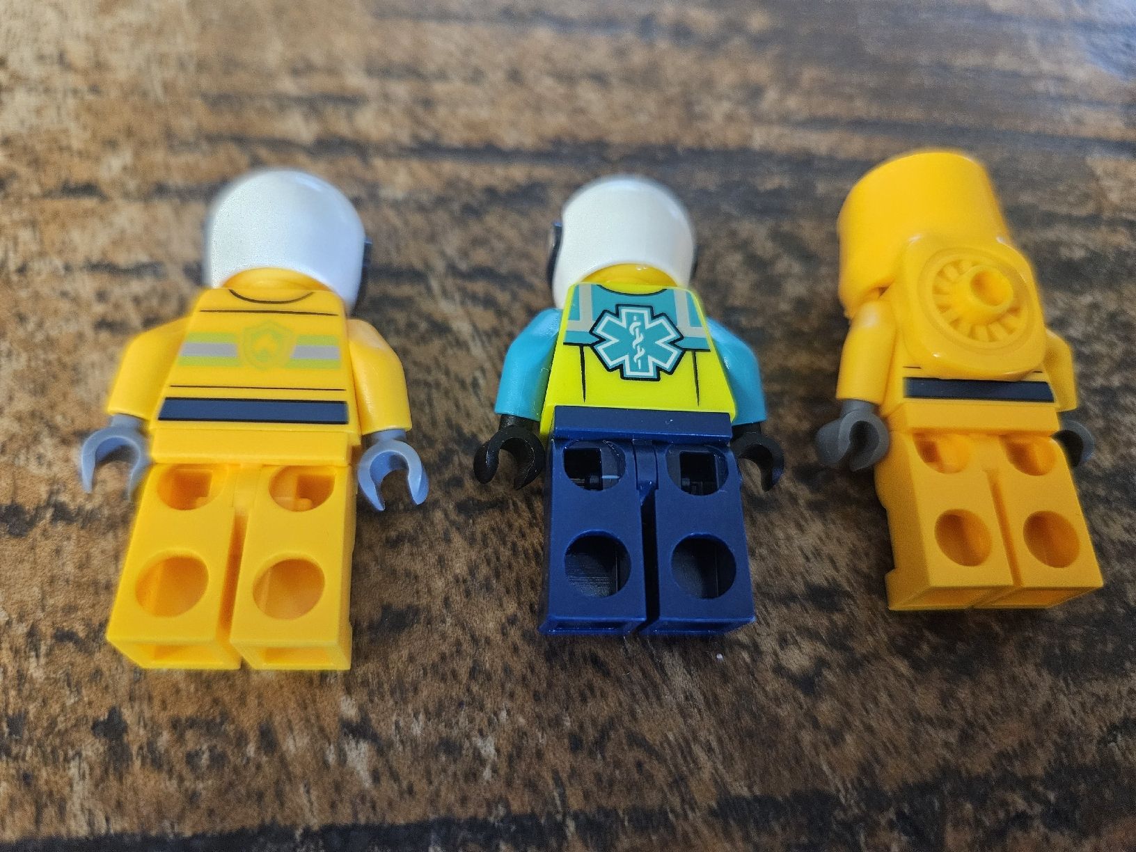Lego Kit di costruzioni: lego lot de 3 figurines  – Usato da Confignon venduto da Ecrofigs 1