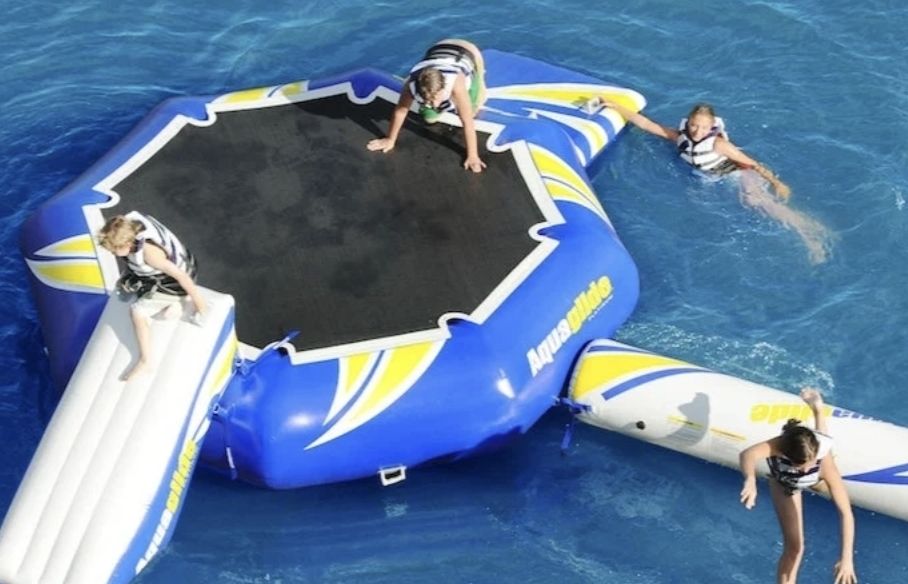 Trampolines: Wasser Trampolin Aqua Glide – D'occasion à Buochs par TodoAlles