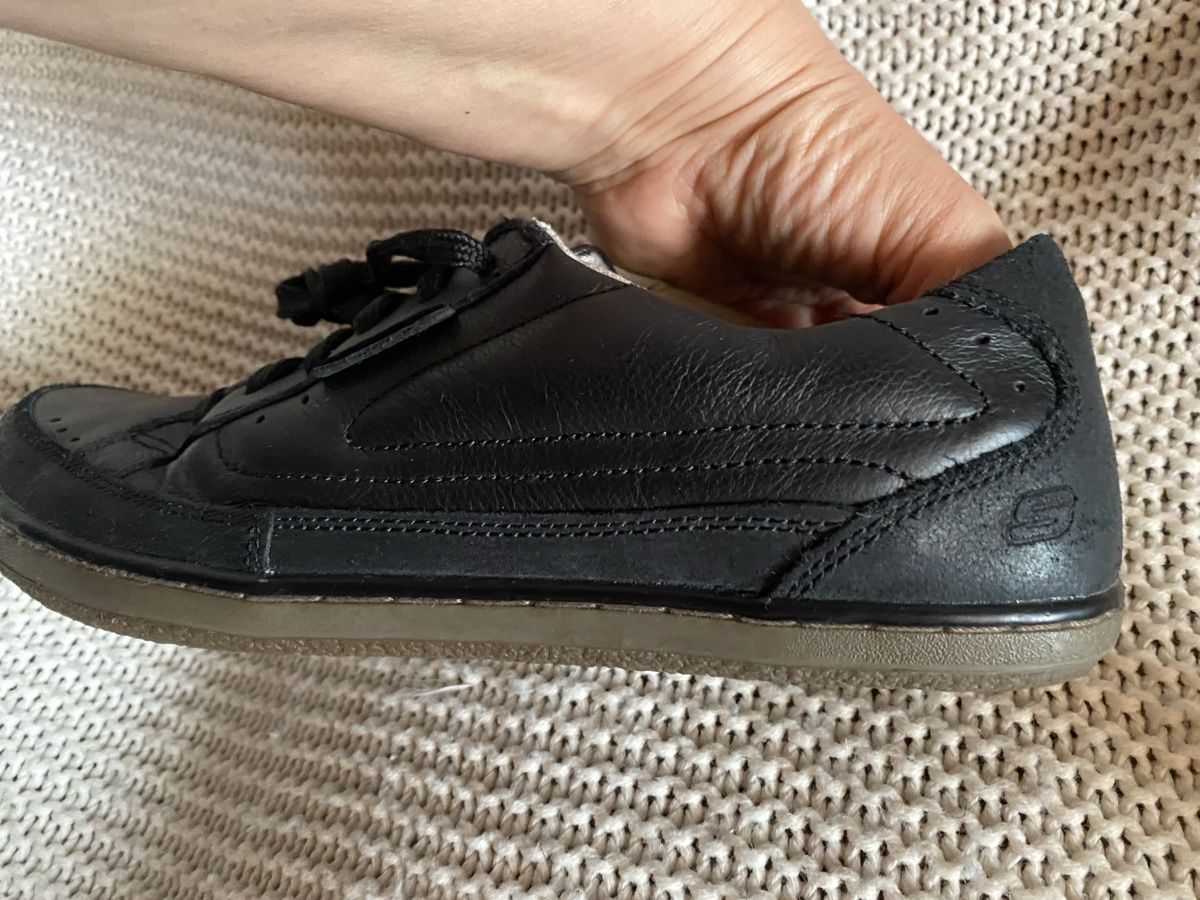 Skechers Scarpe da uomo: Skecher, 42, cuir noir, parfait état – Usato da Geneve venduto da Monthoux13 5