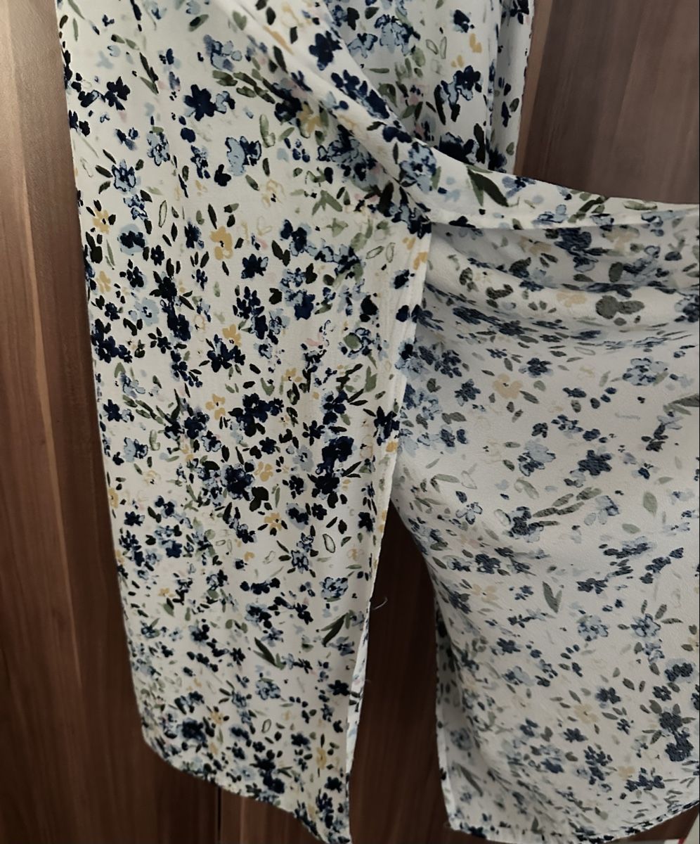 Vestiti: Kleid ICHI Blumenmuster Weiss Blau Grösse M – Usato da Zürich venduto da Schoekin 1