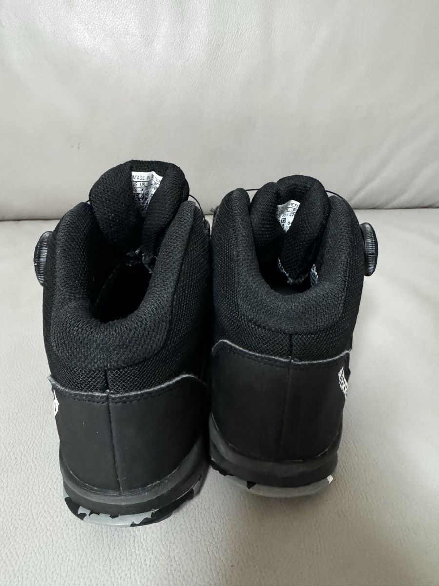 Adidas Chaussures garçon: Addidas Terrex 35.5 – D'occasion à Kloten par Karolina7 2