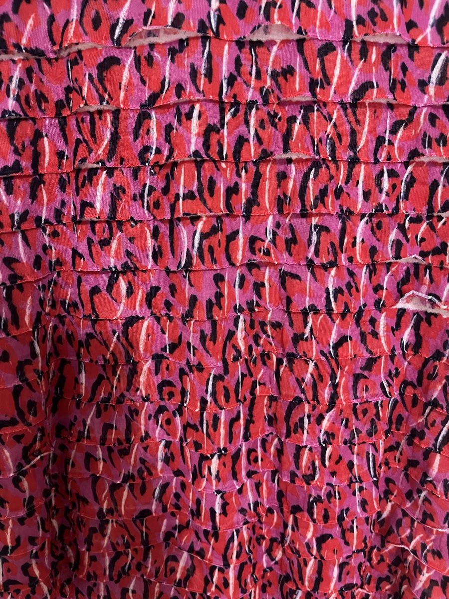 T-shirt: pink leoprinted t-shirt – Usato da Füllinsdorf venduto da si.ja.35 1