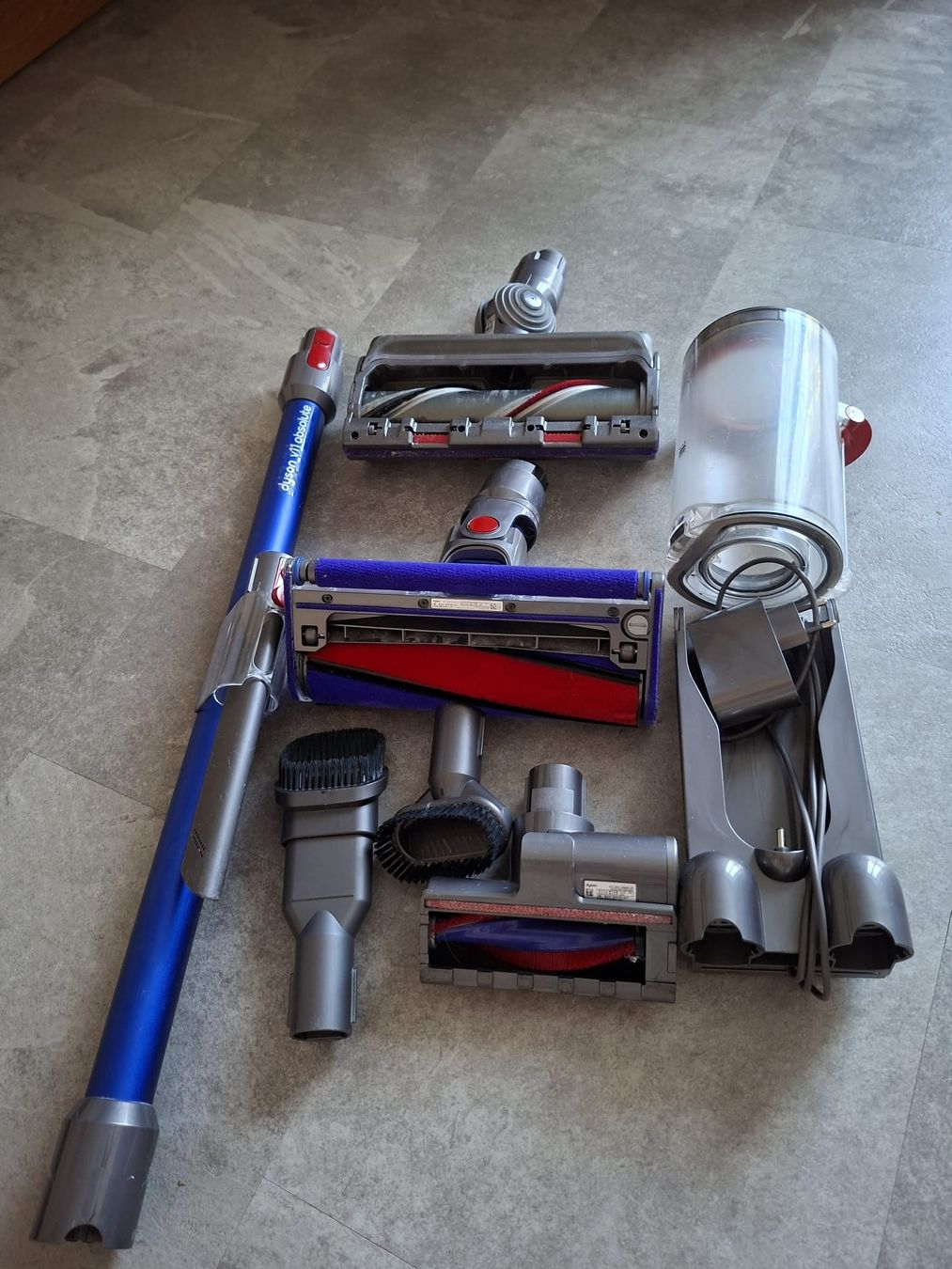 Dyson Aspirateurs & Accessoires: Dyson V11 Original Zubehör-Set – D'occasion à Rheinfelden par Pinkysheep