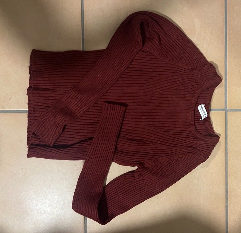 Stradivarius Top: red stradivarius top – Usato da Ebikon venduto da hrh_9dyk
