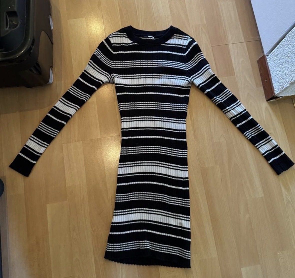 Vestiti: Gestricktes Kleid schwarz-weiss – Nuovo (secondo la descrizione) da Marbach SG venduto da Rob_sta