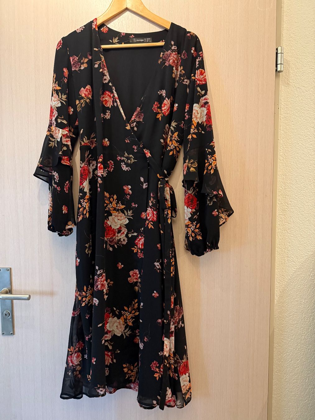 Hallhuber Kleider: HALLHUBER KLEID – Gebraucht aus Zürich von flo_7cvq