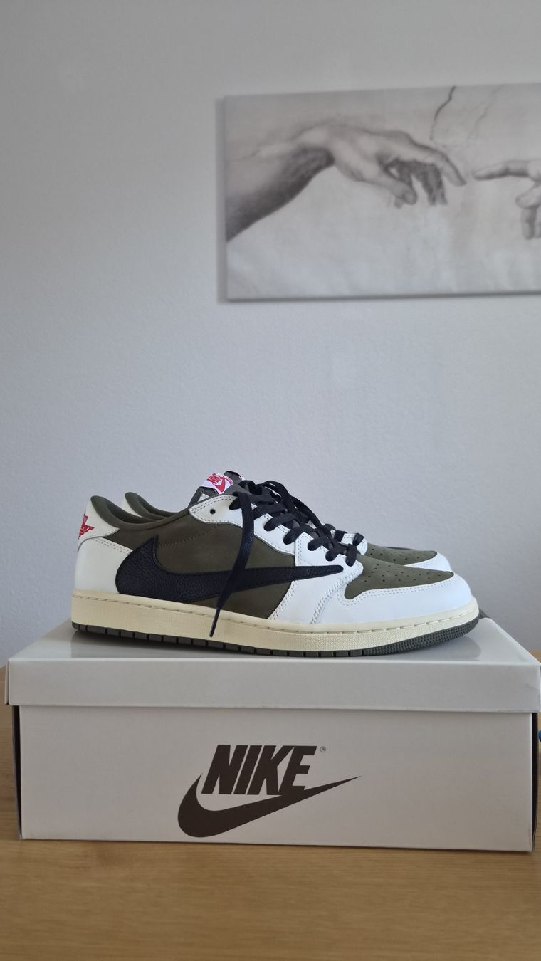 Nike Scarpe da uomo: Travis Scott Nike Jordan 1 Low OG Medium Olive – Nuovo e nell'imballaggio originale da Frauenfeld venduto da mas1750