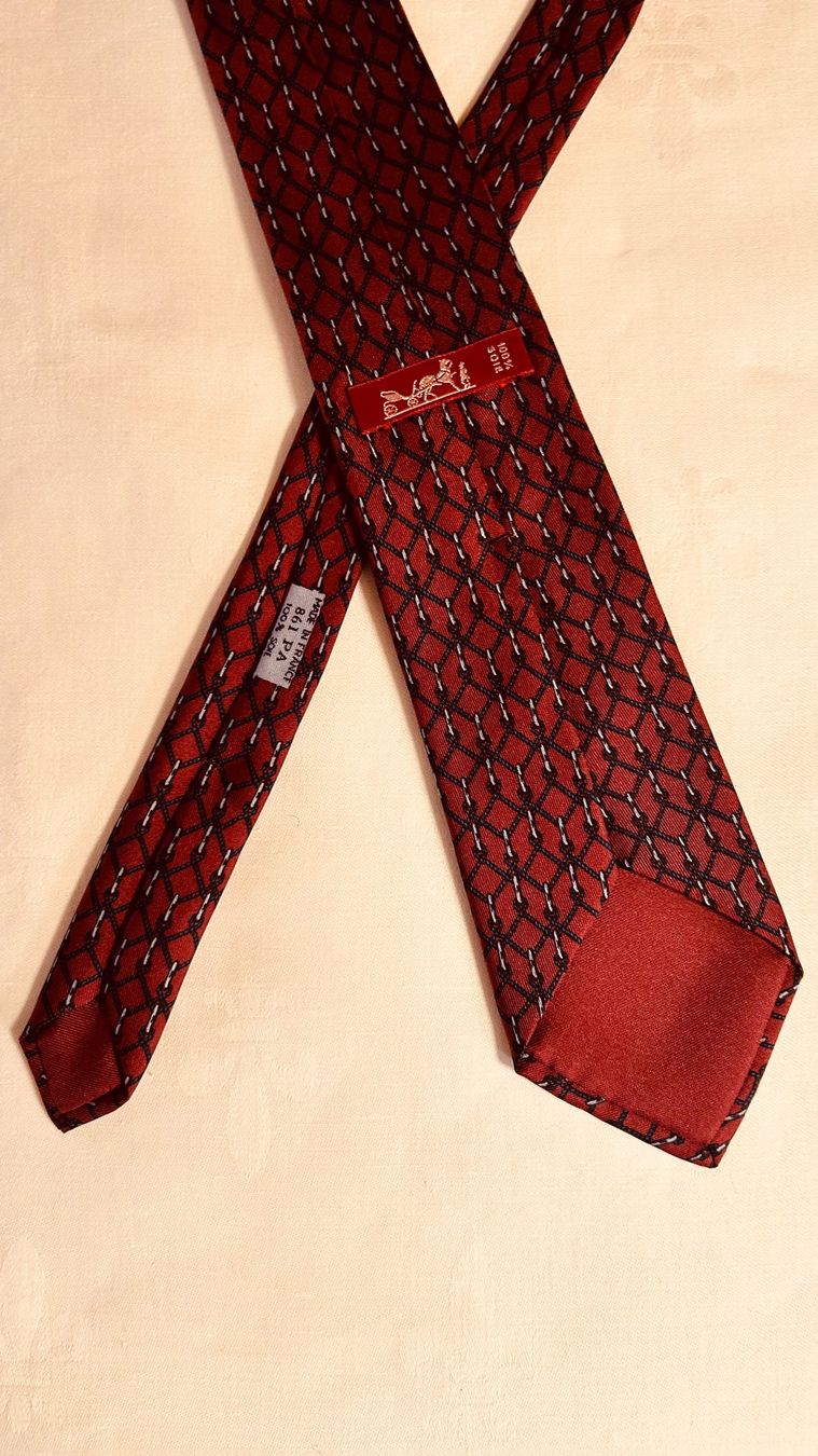 Hermès Cravatte: Top Hermes Herren Krawatte, Rot-Schwarz Muster – Nuovo (secondo la descrizione) da Zürich venduto da Castello12 1