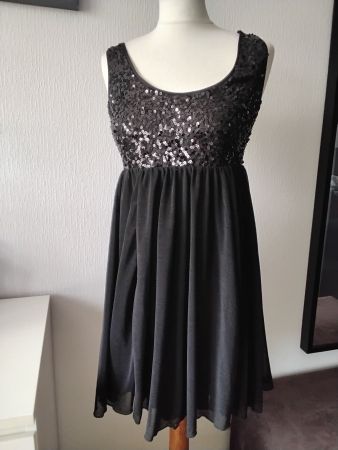 Robe noire élégante à paillettes - Taille S - État neuf ✨
