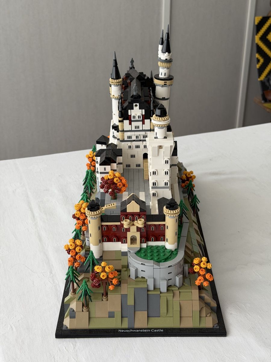 Lego Jeux de construction: Lego Schloss Neuschwanstein – D'occasion à Einsiedeln par ironlady3 1
