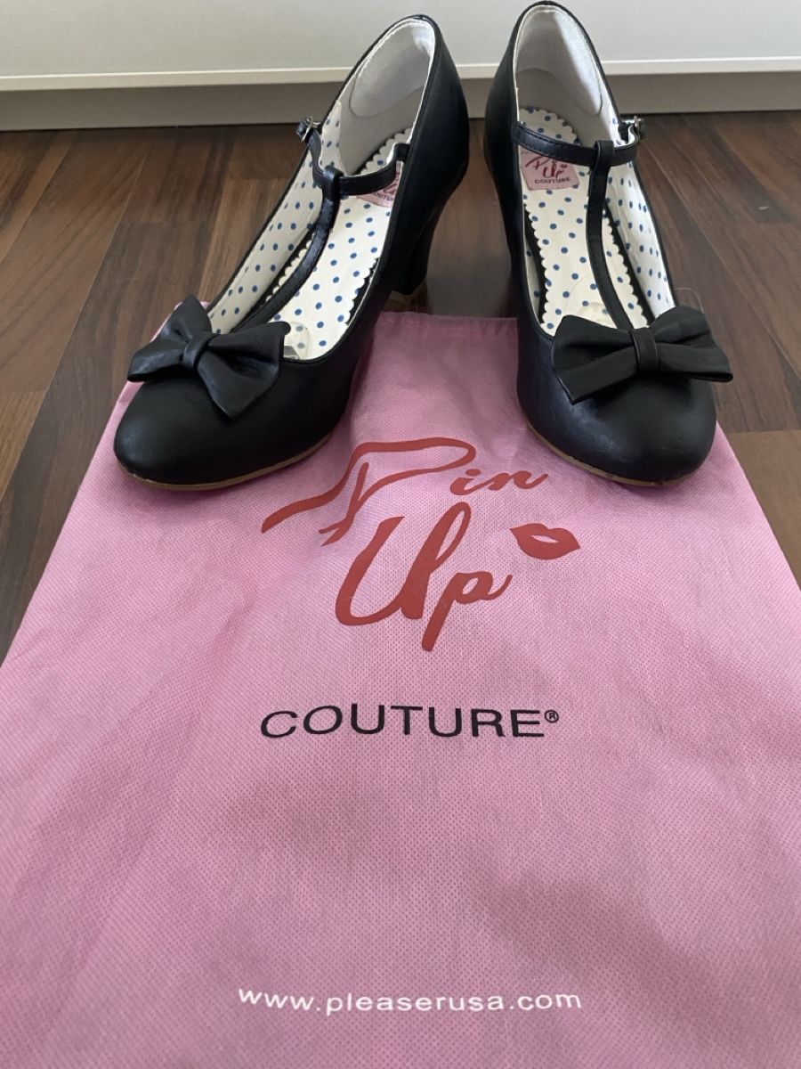 Damenschuhe: Pin Up Couture Pumps Schwarz Gr. 42 – Gebraucht aus Hugelshofen von M.Zollinger