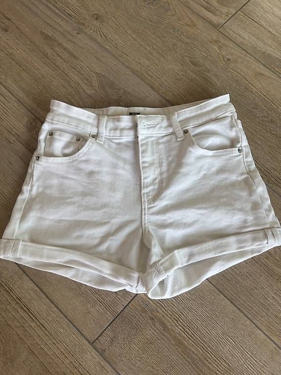 Bershka Hosen: Jeansshorts – Gebraucht aus Brütten von lar_k95l 3