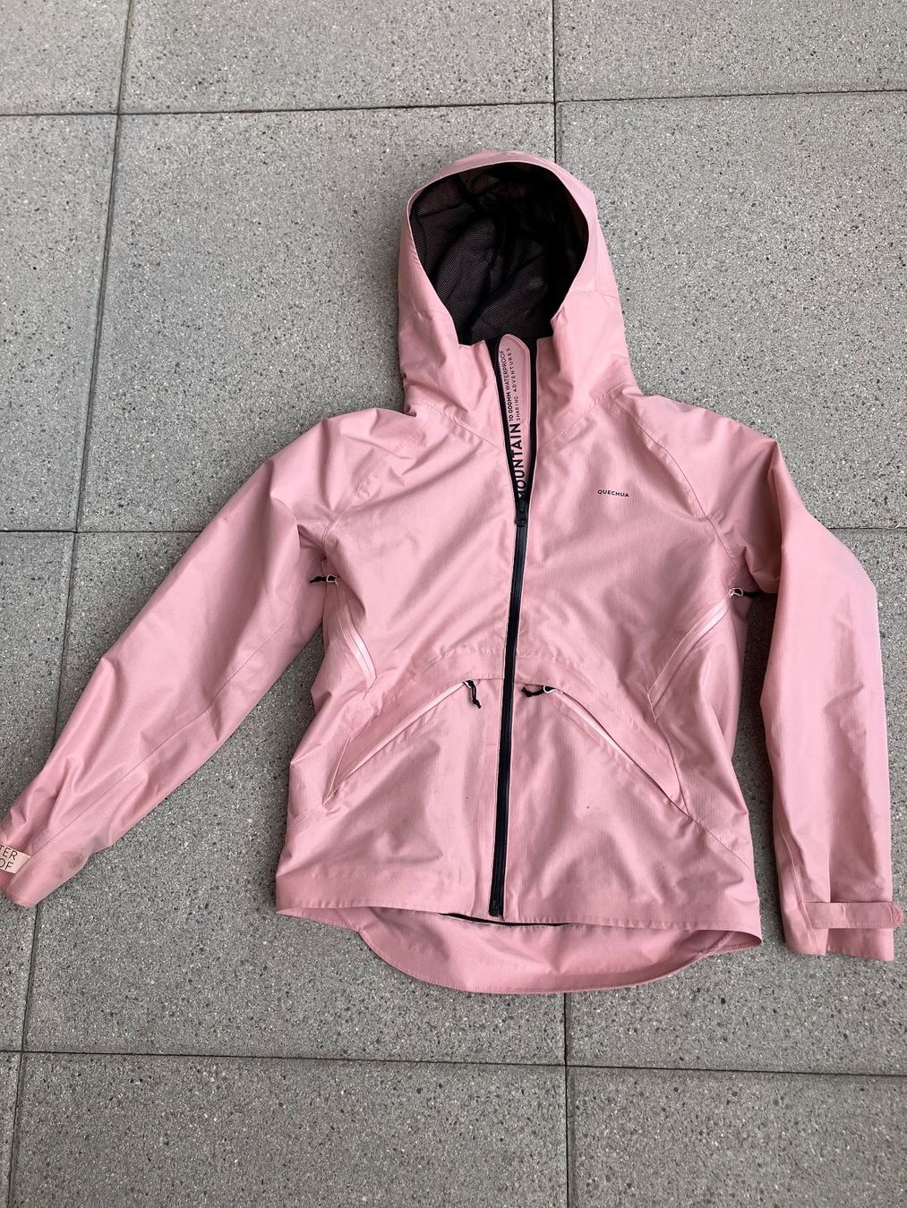 Decathlon Jacken & Mäntel: Regenjacke QUECHUA – Gebraucht aus Wichtrach von mryter01