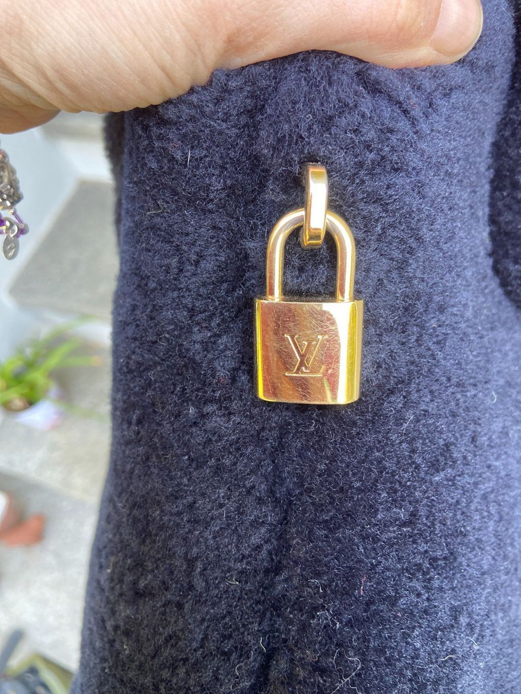 Louis Vuitton Borse da donna: Tasche Louis Vuitton Lockit Shearling blue – Usato da Solothurn venduto da Brini06 6