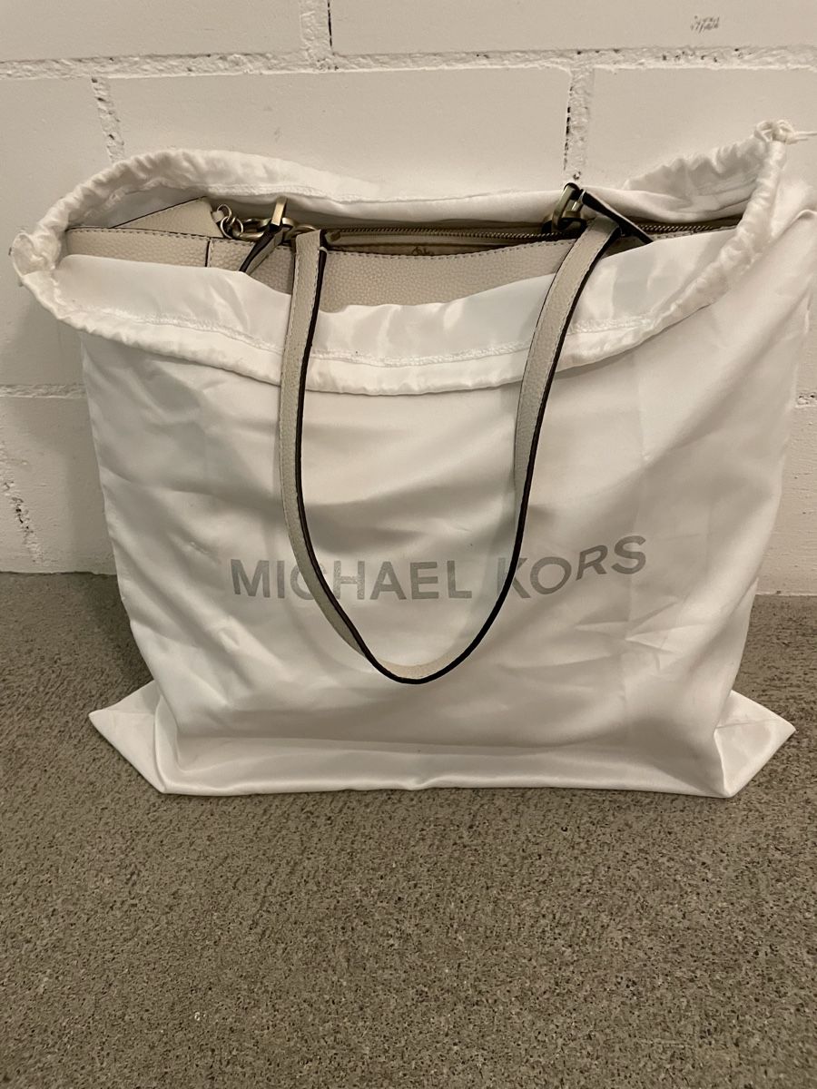 Guess Borse da donna: Guess Handtasche  – Usato da Aarau Rohr venduto da geri71 5