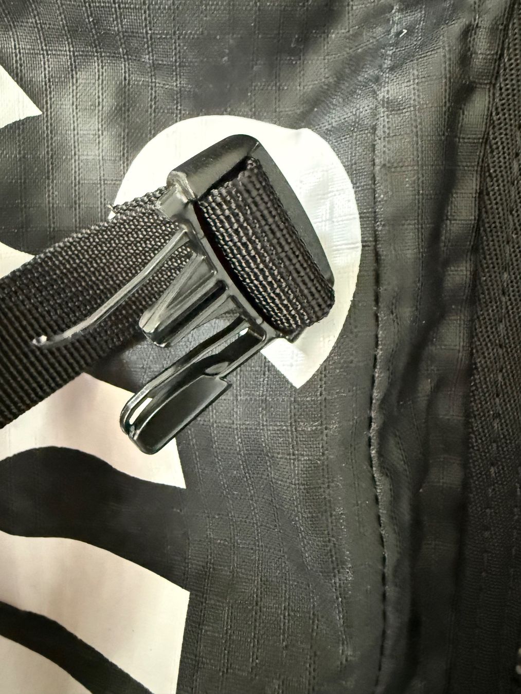 Supreme Zaini: Supreme x The North Face Waterproof Backpack – Usato da Worb venduto da le_castor 2
