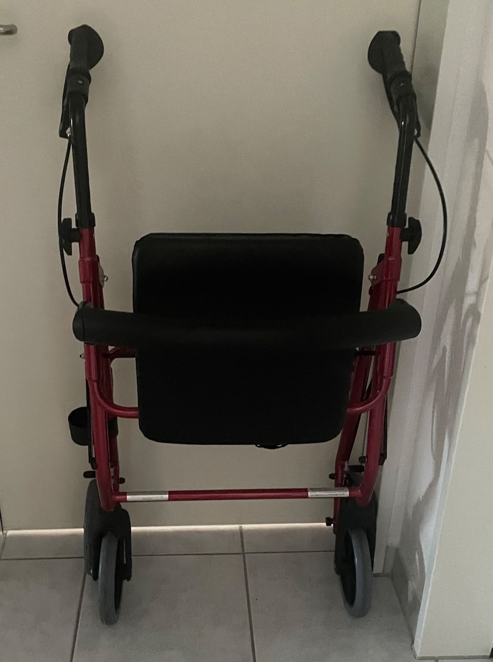 Ausili per la deambulazione: Rollator, klappbar ab 1 Franken – Usato da Stäfa venduto da nic_jq5z 5