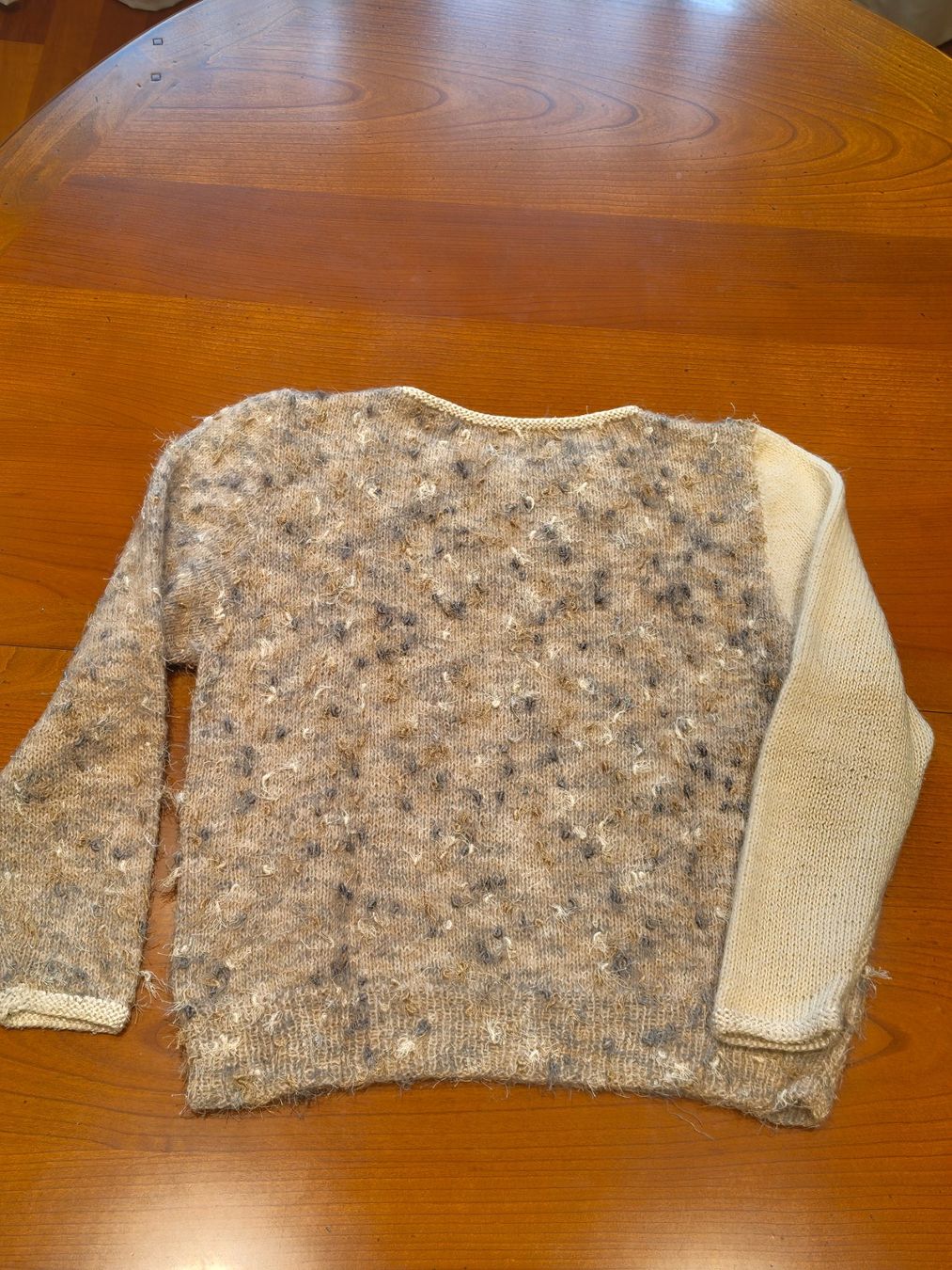 Maglioni & Felpe: Handgestrickter Herbstpullover mit Ahornblatt-Muster – Usato da Schönenwerd venduto da leo_w99f 1