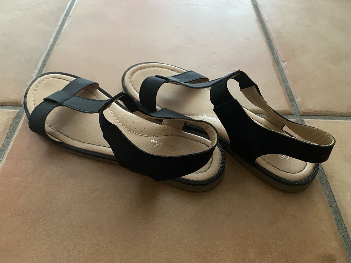 Scarpe per ragazze: Sandalen, schwarz, Gr. 36 – Usato da Dornach venduto da Dlimi 2