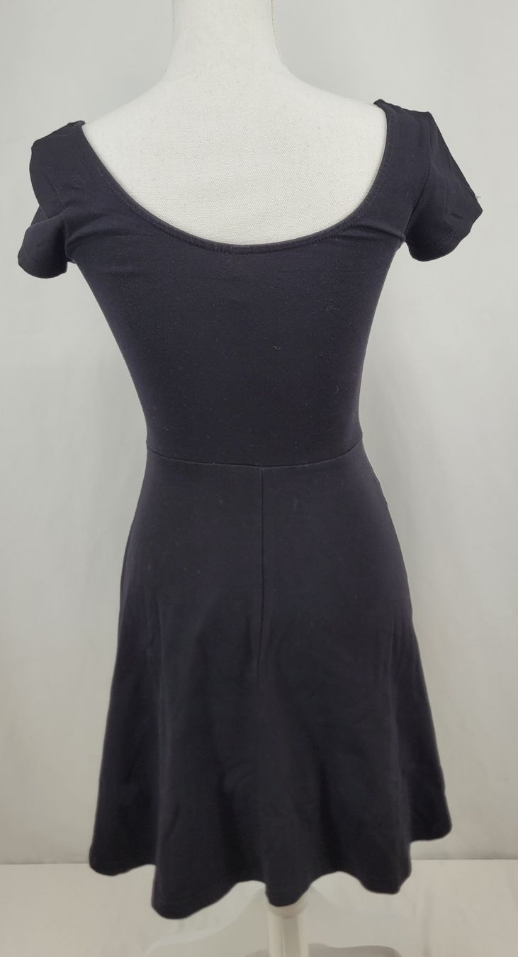 H&M Vestiti: DIVIDED Robe noire – Usato da Lausanne venduto da PlusValue_Lausanne 1