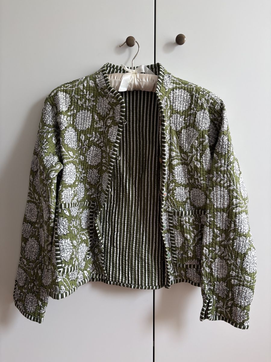 Giacche: Grüne Steppjacke in Blumenmuster, Grösse S – Usato da Zürich venduto da Sera.13