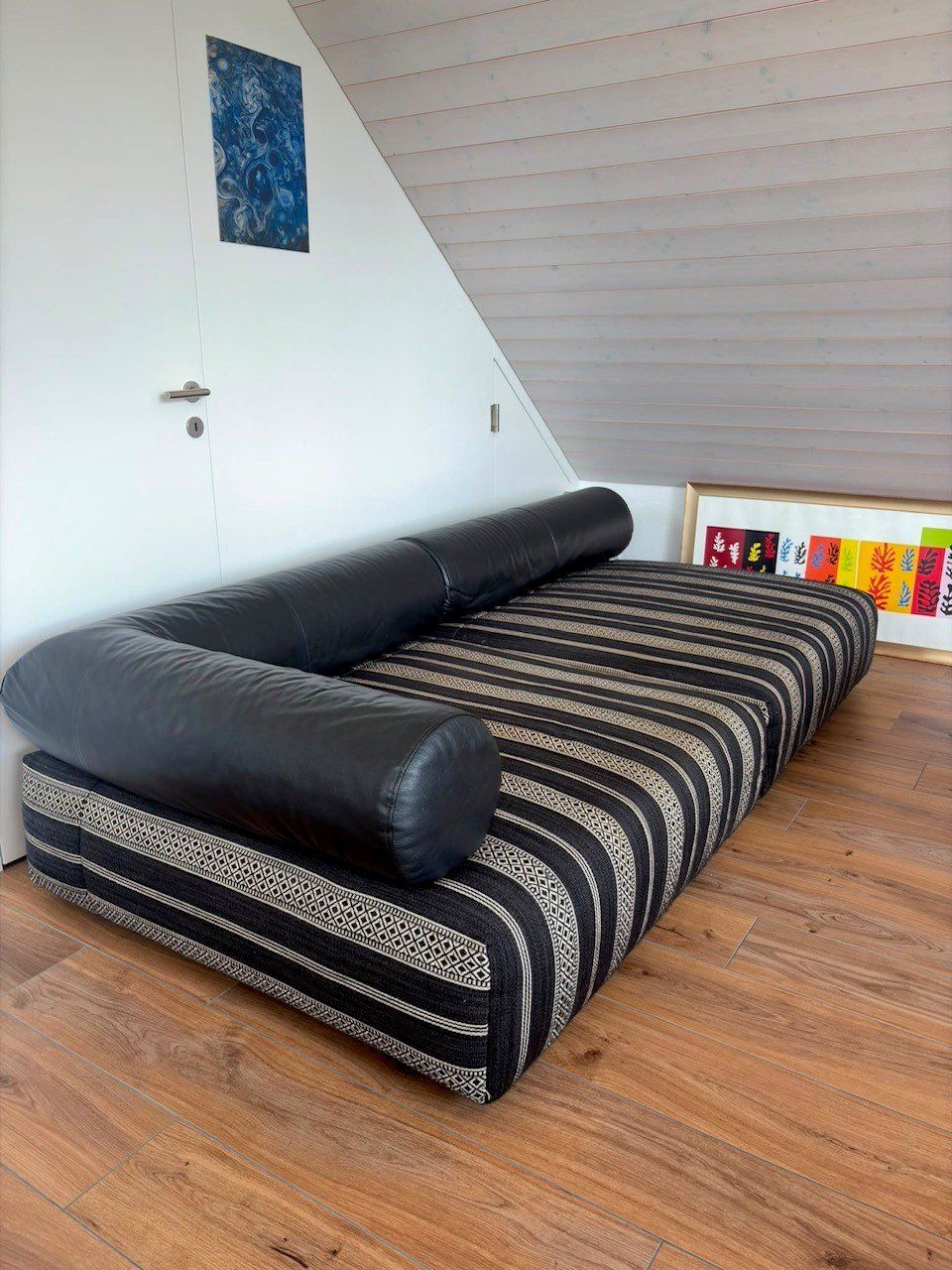 Micasa Sofas: Sofa Leder schwarz mit Stoffmuster Liegefläche – Gebraucht aus Hagendorn von RolandM 1