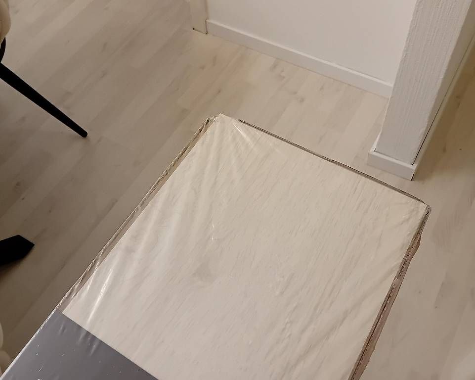 Bodenbeläge: Laminat Hellgrau Weissgrau 23m2 Preis pro m2 – Neu und originalverpackt aus St. Gallen von Umtausch01 2