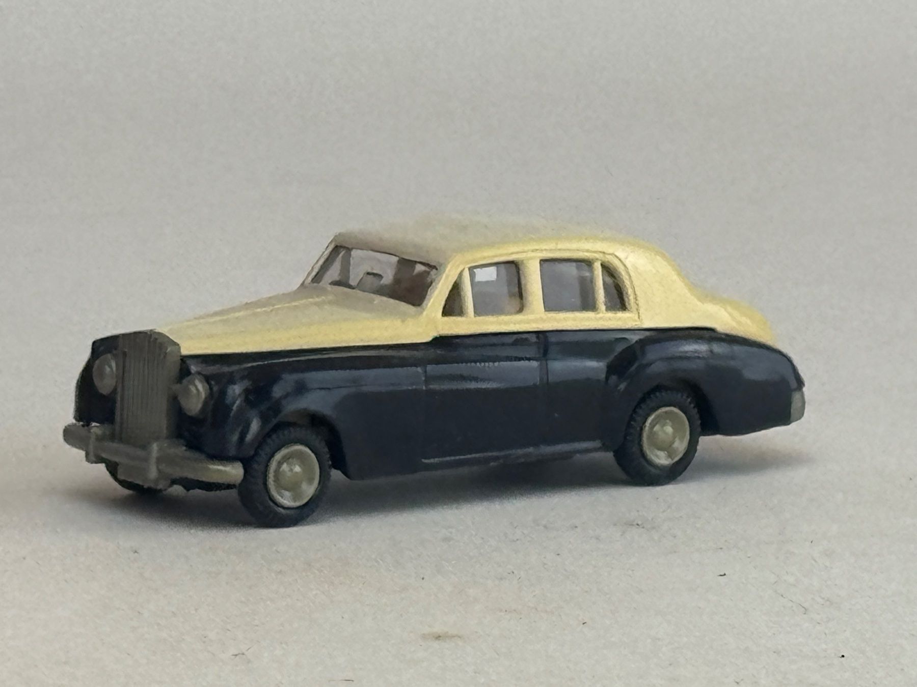 Praliné Voitures modèles: VE1- Praline Rolls Royce schwarz/hellbeige – D'occasion à Elm par Wikmtz