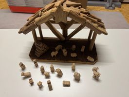 Krippe mit Figuren aus Holz