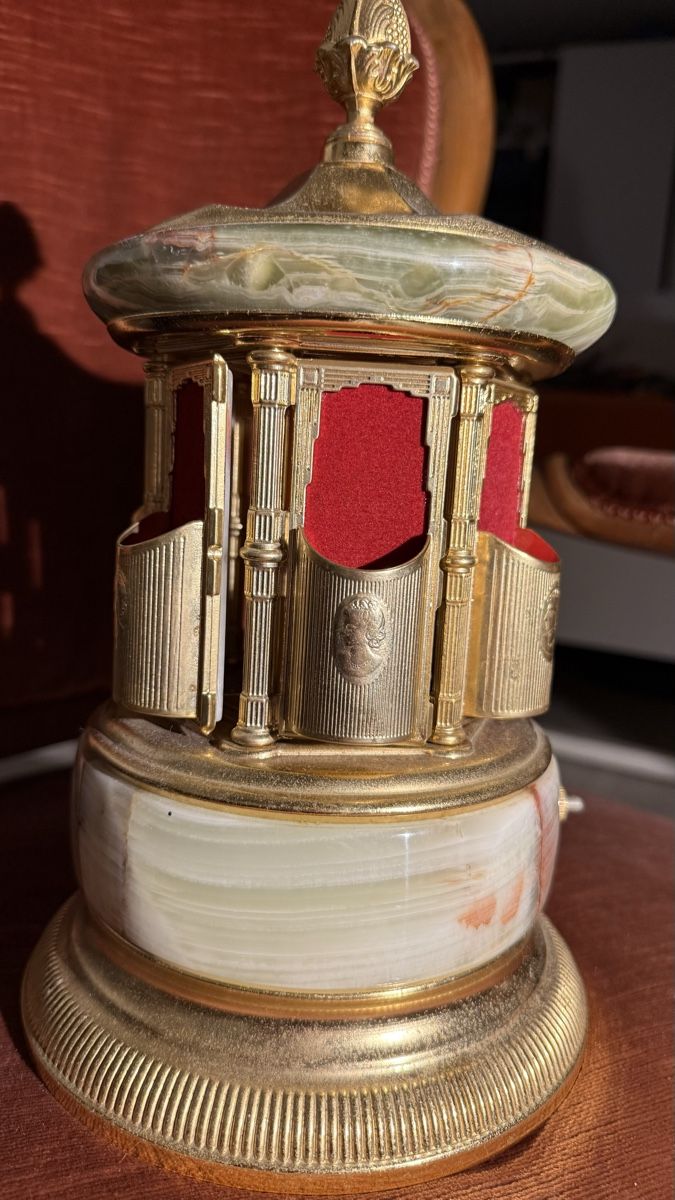 Tutte le decorazioni: Spieluhr aus Onyx – Usato da Eglisau venduto da mas_7mcp 2