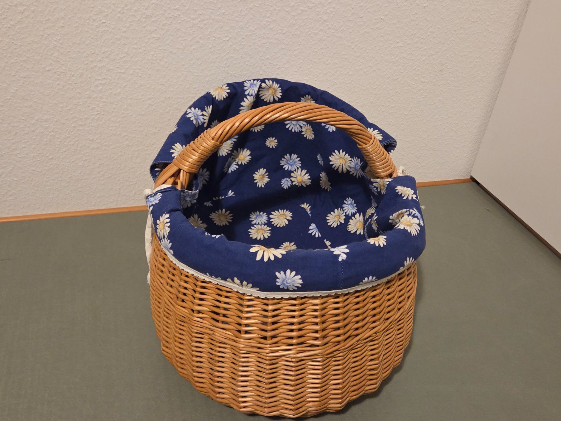 Altro per la casa: Weidenkorb mit Blumenmuster, Top Zustand! – Usato da Schwerzenbach venduto da BilboInSchwerzi
