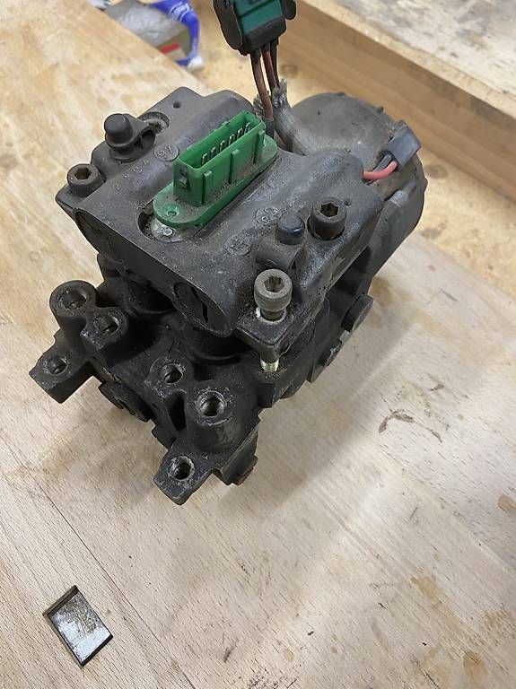 Pompe & Parti di ricambio: ABS Hydraulik Pumpe – Usato da Oberuzwil venduto da Schlirg0815