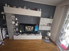 Schrankwand mit vielen Schubladen