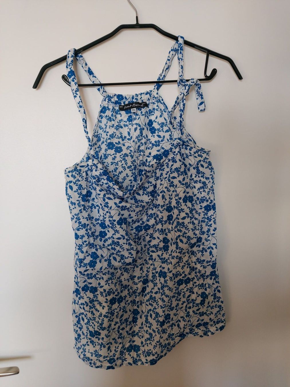 Tops: Leichtes Neckholder-Top mit Blumenmuster – Gebraucht aus Muri b. Bern von mar_2hpg 1