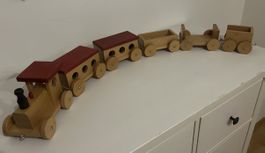 Zug aus Holz