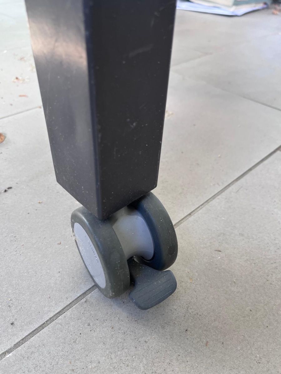 Tavoli: Balkon-Tisch mit Rollen, leichte Gebrauchsspuren – Usato da Zürich venduto da Pitschi17 2