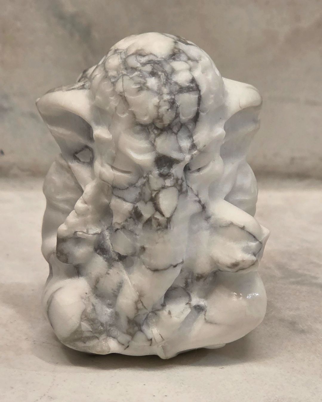 Minerali & Pietre curative: Howlith Ganesha 156g – Nuovo e nell'imballaggio originale da Matzingen venduto da Shay_Crystalz