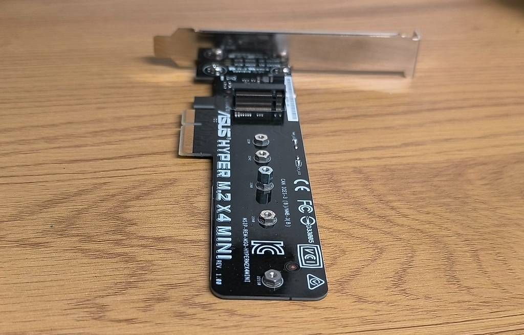 Asus PCs: ASUS Hyper M.2 X4 Mini Adapterkarte – Gebraucht aus Wald ZH von 89kingle 1