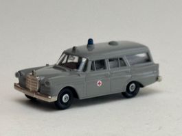 GB5- Brekina Mercedes Krankenwagen grau