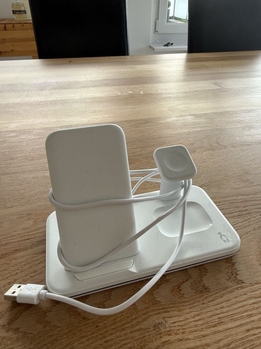 Ladegeräte: Ladestation für Iphone und Applewatch – Gebraucht aus Mörschwil von Seegurke18