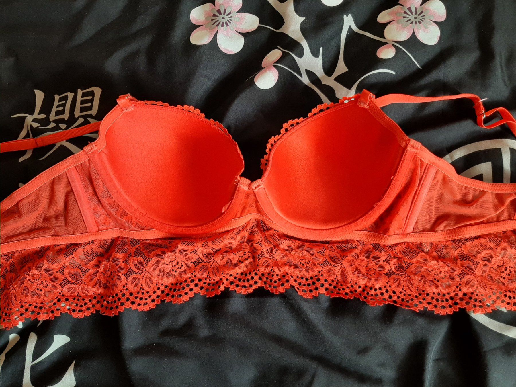 Altra biancheria intima: BH Gr. 80C  Farbe helles Rot. – Usato da Marthalen venduto da Jenny.Z 1