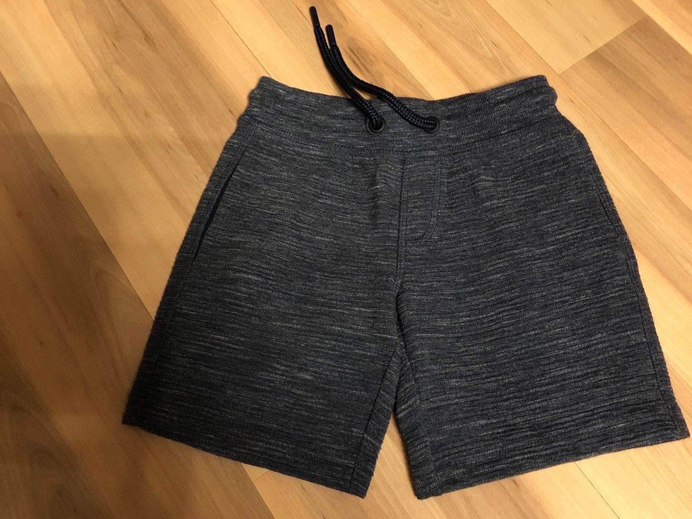 Pantaloni: Shorts Set Grösse 110 – Usato da Vilters venduto da san_2t9g 3
