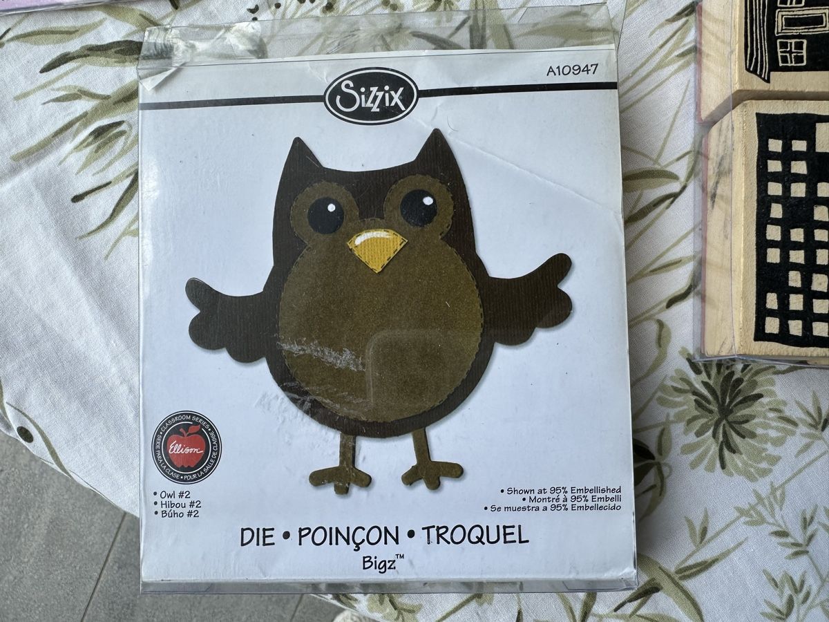 Sizzix Pochoirs: Embossing Folder/Prägefolder/Stanzschablonen-Set, Basteln – D'occasion à Seuzach par Delfin200 1