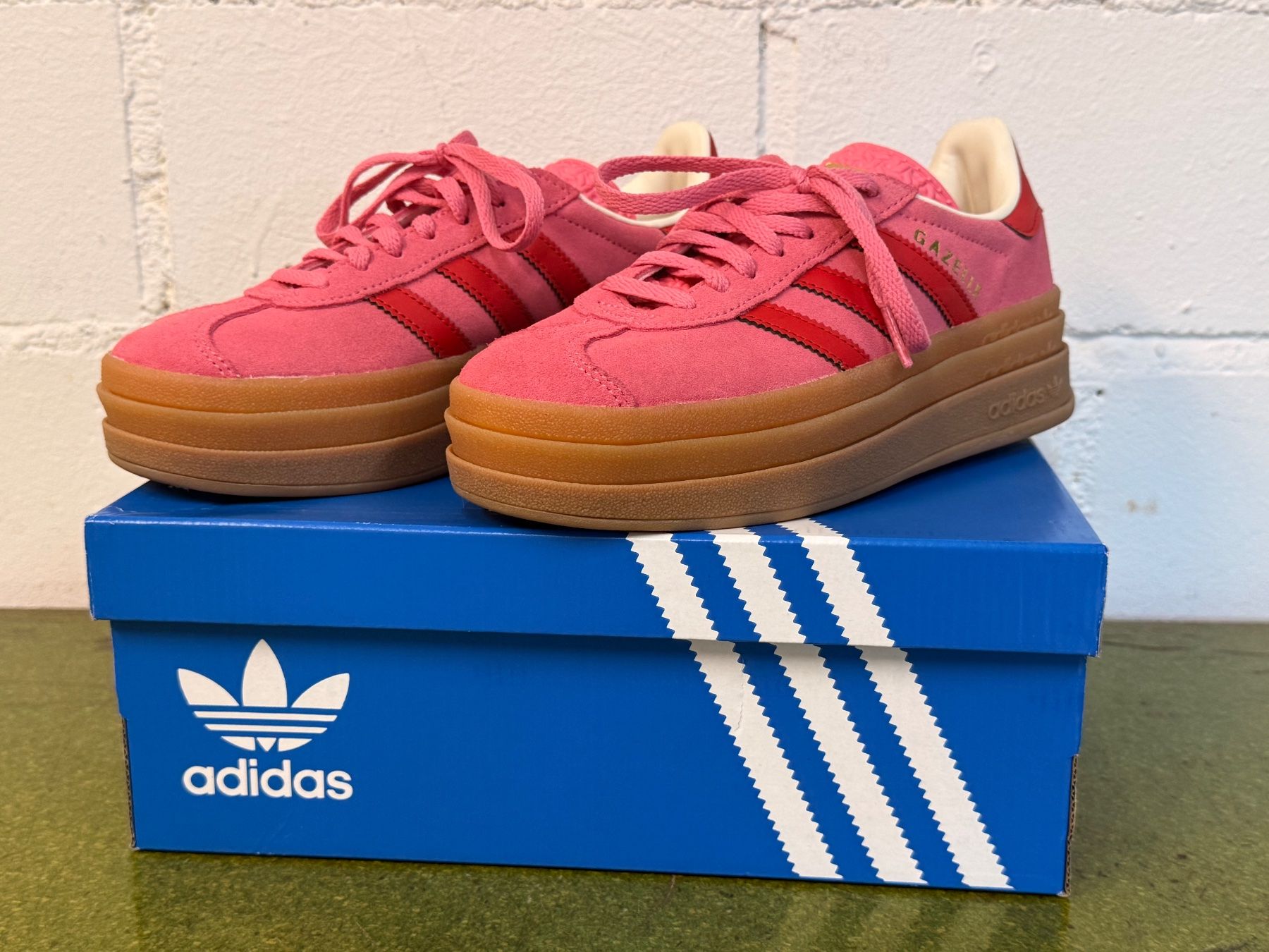 Adidas Scarpe da donna: Adidas Gazelle Bold J – Nuovo (secondo la descrizione) da Bättwil venduto da Partner3 1